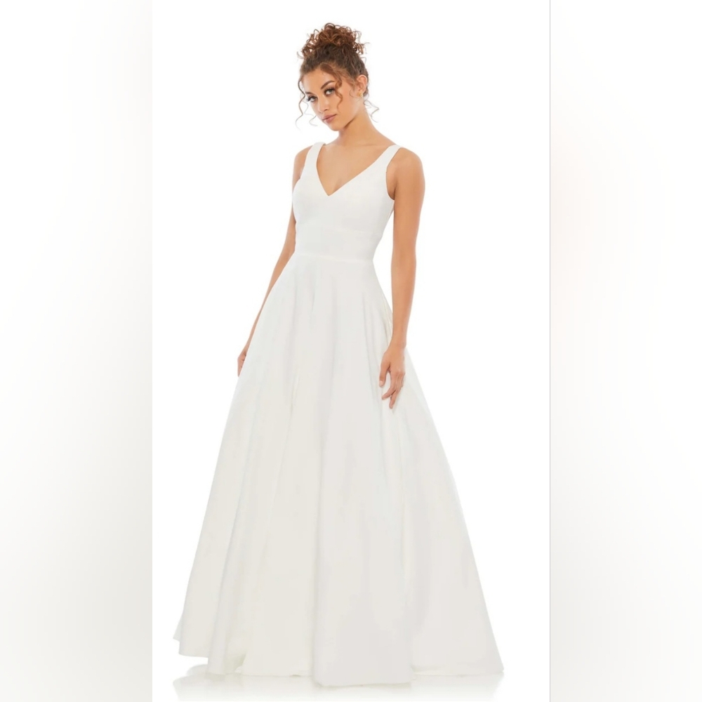 Mac Duggal Classic Sleeveless A-Line Gown with Pockets Size 4 White 48924 Womens